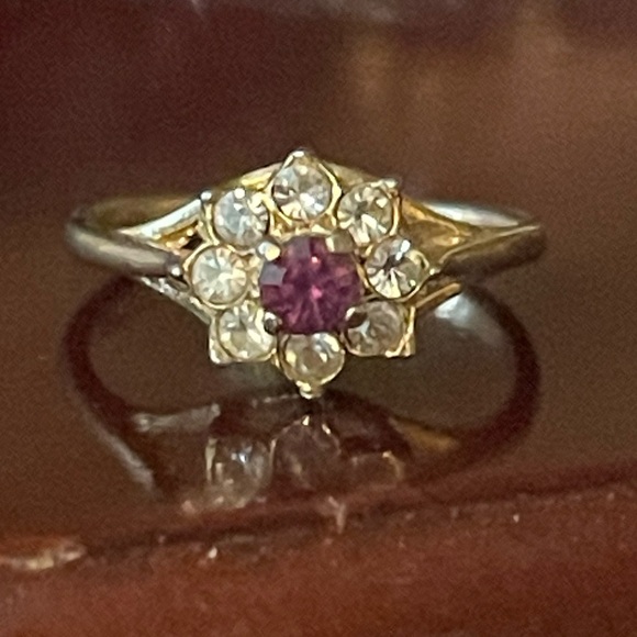 Gold Flower Ring Size 4 - Picture 1 of 4